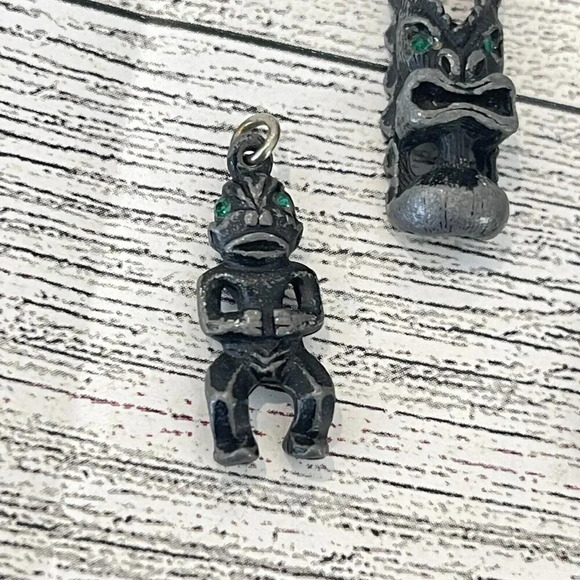 Vintage VTG Lot Of 3 Inca Charms / Pendants Rhinestone Green Eyes Black Metal - Picture 2 of 6